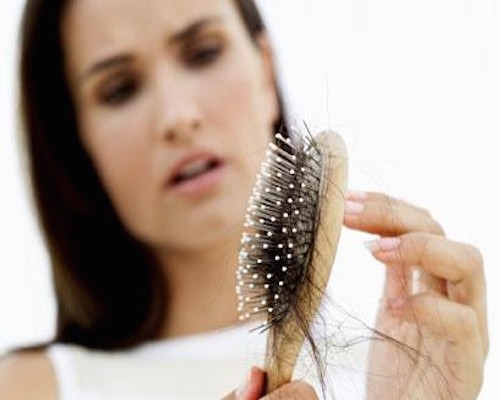 Comment soigner la chute de cheveux post accouchement ?
