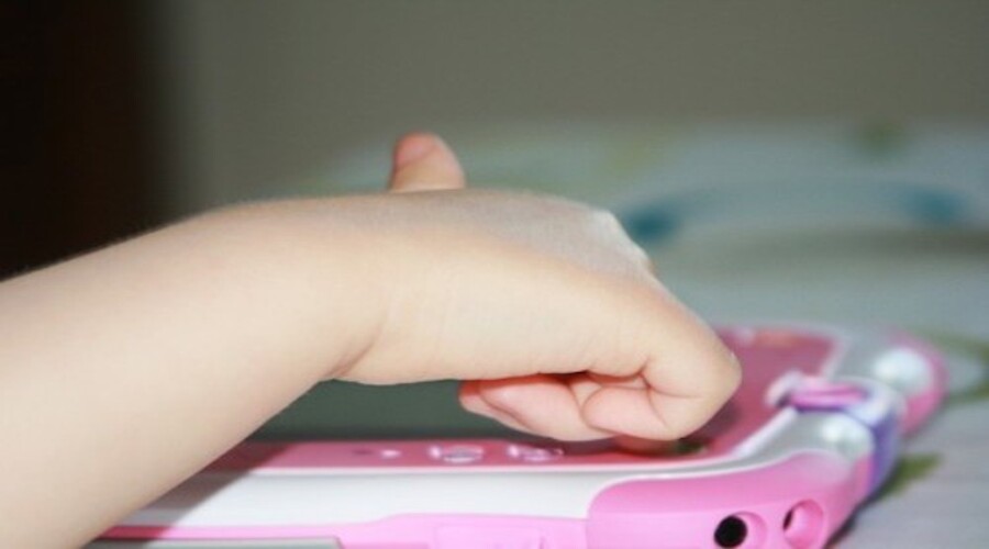 Génération 2.0 : Nos enfants accros aux écrans