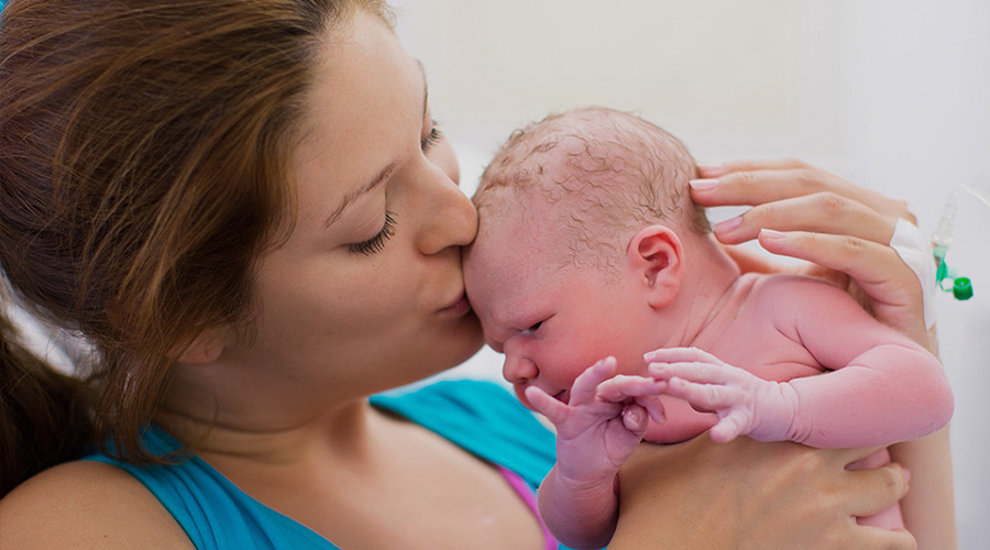 إليكِ 5 معلومات مهمّة عن جرح الولادة الطبيعية