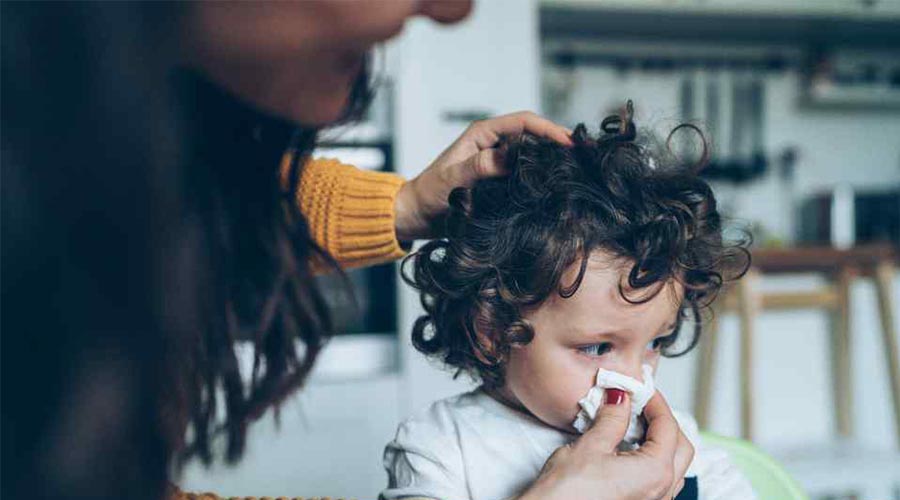 6 astuces pour soulager les symptômes du rhume de bébé