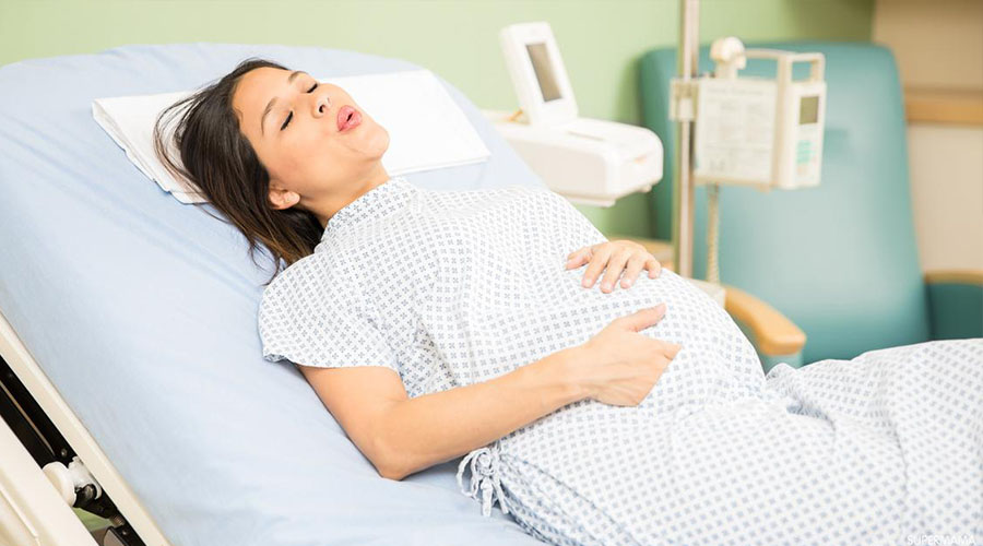 8 طرق طبيعية لتحفيز الطلق والولادة