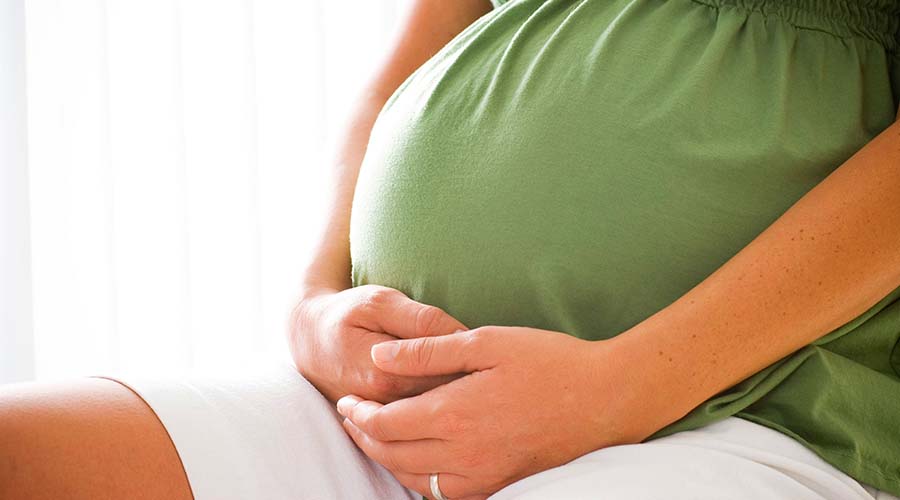 هل تنتقل عدوى «كورونا» من الأم إلى الجنين في أثناء الحمل ؟