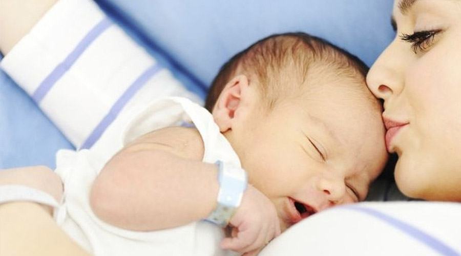 Est-ce que le sommeil partagé avec votre bébé est sans risque ?
