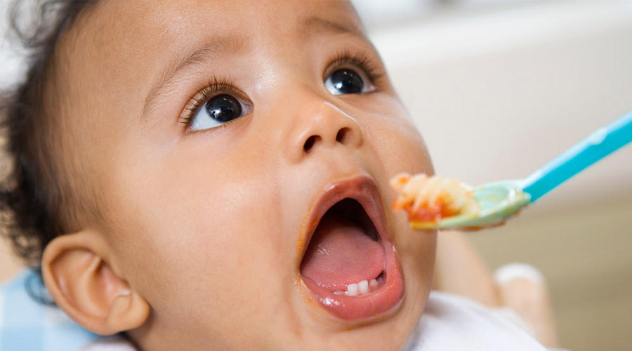 4 Signes Que Votre Bebe Est Pret Pour La Nourriture Solide Oh Maman Ma 4 Signes Que Votre Bebe Est Pret Pour La Nourriture Solide Oh Maman Ma